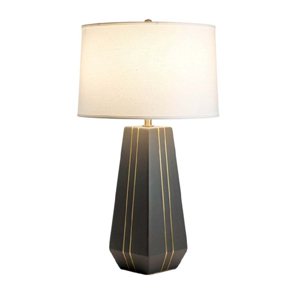 **Technische Titel: Stijlvolle Tafel lamp met Geometrisch Ontwerp en Witte Lampenkap**